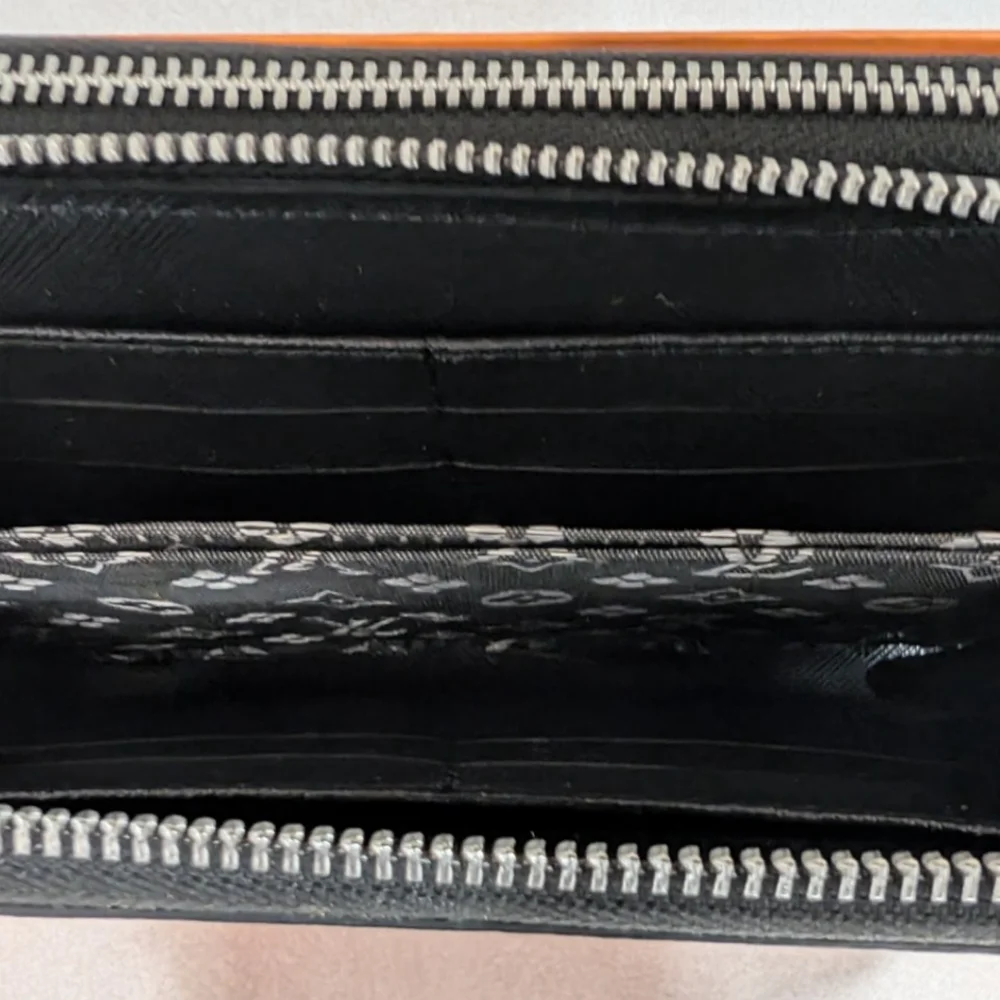 Louis Vuitton Damier Graphite Wallet with Silver Accents - Picture 3 of 12